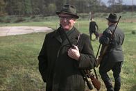 Geheime DDR - Verbotene Orte der Macht – Die Spitzenfunktionäre der DDR-Staatspartei SED lebten in abgeschirmten Siedlungen und übten ihre Macht im Geheimen aus. Verborgen vor den Augen der Öffentlichkeit gingen Erich Honecker und andere auch ihrer Jagdleidenschaft nach.
