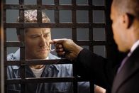 Gesetz der Rache – Für Staatsanwalt Nick Rice (Jamie Foxx, r.) beginnt ein verzweifelter Wettlauf gegen die Zeit, bei dem sein Gegner Shelton (Gerard Butler, l.) ihm immer einen Schritt voraus zu sein scheint ...