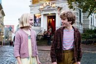 Timm Thaler oder Das verkaufte Lachen – L-R: Ida (Jule Hermann) und Timm Thaler (Arved Friese)