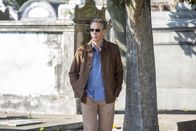 Navy CIS: New Orleans – Als ein Mann in einem Zug plötzlich auf eine Frau schießt, können der Navy Offizier Jacoby und einer der Passagiere gerade noch Schlimmeres verhindern. Pride (Scott Bakula) und sein Team ermitteln und wollen den mutigen Passagier zu den Ereignissen befragen, doch der ist spurlos verschwunden ...