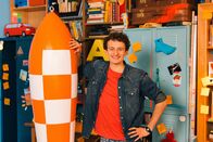 Checker Julian – Checker Julian entdeckt Themen, die nebenbei die Welt erklären.