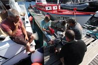 Der Riesenkalmar - Gigant der Tiefsee – Horta, Faial, Azores: Engineers meeting to discuss the next stage for the rigging mechanism for the Guppster MK5.