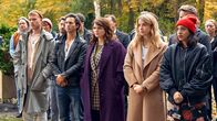 Damaged Goods – v.l.n.r. Hugo (Antonije Stankovic), Mads (Tim Oliver Schultz), Nola (Sophie Passmann), Hennie (Leonie Brill) und Tia (Zeynep Bozbay) betrauern den Verlust eines geliebten Menschen.