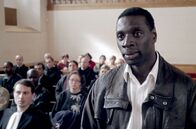 Heute bin ich Samba – Der Film erzählt die Geschichte von Samba (Omar Sy, vorne), der als senegalesischer Migrant ohne gültige Aufenthaltspapiere versucht, sich in Paris durchzuschlagen.
