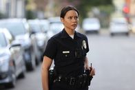 The Rookie – Chen (Melissa O`Neil) wird unter unglücklichen Umständen in eine verdeckte Ermittlung verwickelt. Obwohl Chen entschlossen ist mitzumachen, sind die Gefahren eines solchen Einsatzes beträchtlich - besonders für einen Rookie.