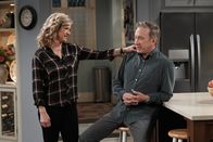 Last Man Standing – Vanessa Baxter (Nancy Travis, l.); Mike Baxter (Tim Allen, r.)