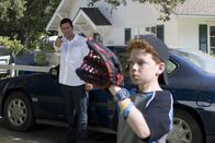 Klick – Die Standbild-Funktion ist für Michael (Adam Sandler, l.) nicht nur bei Sportübertragungen praktisch, sondern auch beim Baseballspiel mit seinem Sohn und dessen vorwitzigem Freund Kevin (Cameron Managhan, r.) ...