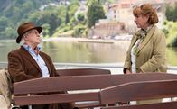 Hotel Heidelberg – Hermine (Hannelore Hoger) befürchtet, dass der holländische Witwer Julius Verboom (Bram van der Vlugt) sich etwas antun will.