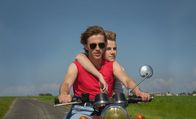 Sommer 85 – Sommer 85 Zu zweit auf dem Moped: Benjamin Voisin als David, Félix Lefebvre als Alexis