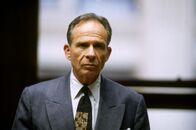 L.A. Confidential – Auch Staatsanwalt Ellis Loew (Ron Rifkin) hat etwas zu verbergen und geht extrem skrupellos vor, um seine Ziele zu erreichen.