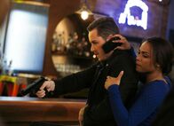 Chicago Fire – Gemeinsam versuchen sie die Situation unter Kontrolle zu kriegen:Monica Raymund als Gabriela Dawson (Copyright SRF/NBC UNiversal)
