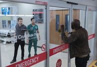 Atlanta Medical – (v.l.n.r.) Dr. Conrad Hawkins (Matt Czuchry); Dr. Devon Pravesh (Manish Dayal); Al Raines (Alimi Ballard)
