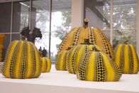 Kulturplatz – Kürbis im Polka Dot Stil von Künstlerin Yayoi Kusama