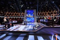 Quizduell-Olymp – Moderatorin Esther Sedlaczek (M.) mit den Kandidaten des Teams "Wetter": Karsten Schwanke (l.) und Sven Plöger (r.), sowie dem Rateteam Marie-Louise Finck (3.v.r.), Eckard Freise (2.v.r.), Thorsten Zirkel (r.).