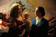 Love Child – Annie Carmichael (Gracie Gilbert, l.); Frances Bolton (Mandy McElhinney, r.)
