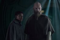 Nautilus – Blaster (Kayden Price, l.) und Jiacomo (Andrew Shaw, r.) sind enttäuscht über Nemos Verhalten.