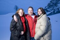 Bauer, ledig, sucht... – Adrian, Evelin, Susanne. Kandersteg, 3.1.2010. Bauer, ledig sucht. 4. Staffel. Fotos: Daniel Rihs