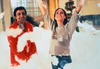 Der Partyschreck – Der Statist Hrundi V. Bakshi (Peter Sellers) und die Schauspielerin Michele Monet (Claudine Longet) amuesieren sich, waehrend die piekfeine Hollywood-Party im Chaos untergeht. . honorarfrei fuer Ankuendigungen und Veroeffentlichungen im Zusammenhang mit genannter Sendung bei Nennung: ARD/DEGETO (S 2), Presse und Programmbetreuung (069) 1509-334 oder -335