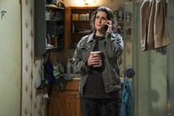 Mom – Shannon (Melanie Lynskey)