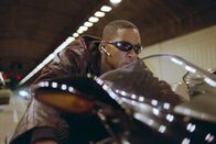 I Robot – Im Visier entfesselter Maschinen, die ihm nach dem Leben trachten: Detective Del Spooner (Will Smith) ...