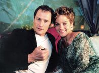 Ich schenk dir einen Seitensprung – Seit drei Jahren sind Erik (Markus Knüfken) und Sofie (Muriel Baumeister) ein Paar. Höchste Zeit für einen Heiratsantrag. Doch dann machen unvorhergesehene Komplikationen das Zusammenleben der beiden zunichte.