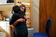 Modern Family – v.li.: Alex Dunphy (Ariel Winter), Haley Dunphy (Sarah Hyland).