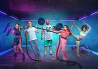 neoriginal: Pumpen – Von links: Flora (Lo Rivera), Tom (Timur Bartels), Papis (Tino Führer), Mia (Lotte Becker), Shae (Taynara Silva-Wolf)