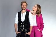 Rote Rosen – Remo Schulze (r.) spielt Jorik Eilers, hier mit Lara-Isabelle Rentinck (l.) als Amelie Fährmann.