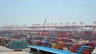 Giant Hubs – Endlose Containerstapel: In Rotterdams Hafen bekommt man eine Ahnung vom Ausmaß des Warenbedarfs unserer globalisierten Welt.