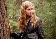 Sturm der Liebe – 10 Uhr im Ersten. Jana (Jessica Boehrs) folgt dem aufgebrachten Philipp unbemerkt in den Wald.