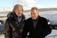 Mord in bester Gesellschaft – Dr. Winter (Fritz Wepper) befragt den Chef (Bernd Herzsprung) des Yachtclubs nach seinem Verhältnis zu der Toten, Susanne Sachtleben.