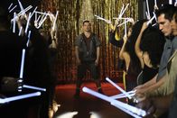 Crazy Ex-Girlfriend – Crazy Ex-Girlfriend Staffel 2 Folge 8 Mässig erfolgreiche Tanzeinlage: Vincent Rodriguez III als Josh Chan (Mi.) Copyright: SRF/2016 The CW Network, LLC