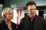 Community – L-R: Amber (Katharine McPhee) und Jeff Winger (Joel McHale)