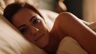 The Royals – Eleanor (Alexandra Park) genießt die Zeit mit Jasper, während Liam erfährt, dass Kathryns Vater seit dem Blackout verschwunden ist ...