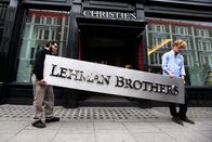 Die großen Crashs – Die Pleite der Investmentbank Lehman Brothers am 15. September 2008 ist einer der größten Konkursfälle der Geschichte.