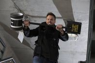 Community – Jeff (Joel McHale) legt sich mit einem Häftling in Form eines Teleroboters an, als dieser versucht, ihm seine Stellung am Greendale College abstreitig zu machen ...