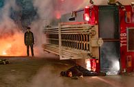 9-1-1 Notruf L.A. – Freddie (Anthony Turpel, l.); Evan 'Buck' Buckley (Oliver Stark, r.)