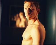 Layer Cake – Die Serben setzen ihre besten Auftragsmörder auf ihn (Daniel Craig) an, da sie ihn für den Verantwortlichen eines Raubs halten ...