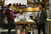 Superior Donuts – Abe (Fahim Anwar, l.); Franco (Jermaine Fowler, r.)