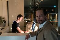 Ein Fall für zwei – Privatdetektiv Leo Oswald (Wanja Mues, r.) recherchiert undercover im Fitnessstudio.