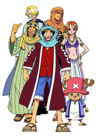 One Piece – Gemeinsam stellen sie sich den Abenteuern: Monkey D. Ruffy (M.), Roronoa Zoro (hinten r.), Usopp (vorne l.), Sanji (hintenl.), Nami (r.) und der Elch und Schiffsarzt Tony Chopper ...