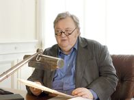 Bloch – ARD/SWR BLOCH - "Der Mann im Smoking", Buch: Marco Wiersch, Regie: RenZ Heisig Uhr im Ersten. Dr. Maximilian Bloch (Dieter Pfaff).