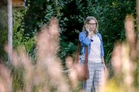 Sturm der Liebe – Josie (Lena Conzendorf) bekommt die Bestätigung, dass Erik ihr Vater ist.