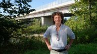 Heimatleuchten – Kurt Prack vor der Rederinsel während ServusTVs "Heimatleuchten - Steyr - Liebe im Überfluss" in Steyr, Oberösterreich, Österreich am 28.07.2024