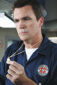 Scrubs - Die Anfänger – J.D. hofft, vom Hausmeister (Neil Flynn) endlich den richtigen Namen zu erfahren ...