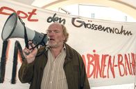Watzmann ermittelt – Der Betreiber eines beliebten, aber in die Jahre gekommenen Berchtesgadener Sessellifts wird in der Gaststube seiner Bergstation erstochen aufgefunden. Könnte Peter Pfitzer (Ferdinand Dörfler), Chef einer Bürgerinitiative, die vehement gegen die Modernisierung des Lifts protestiert, den Mord begangen haben?