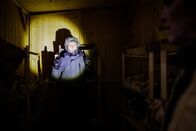 Löwenzahn – Was treibt denn Herrn Kluthe (Holger Handtke) in Fritz' Schuppen – mitten in der Nacht?