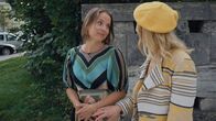 Servus Baby – Lou (Josephine Ehlert, links) und Eve (Teresa Rizos).