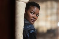 Alex Rider – Alyona (Diêm Camille) muss sich im Kampf gegen ihre Mitstreiter behaupten.