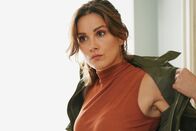 Station 19 – Station 19 Staffel 4 Folge 6 Auf Verfolgungsjagd: Stefania Spampinato als Carina DeLuca Copyright: SRF/ABC Studios